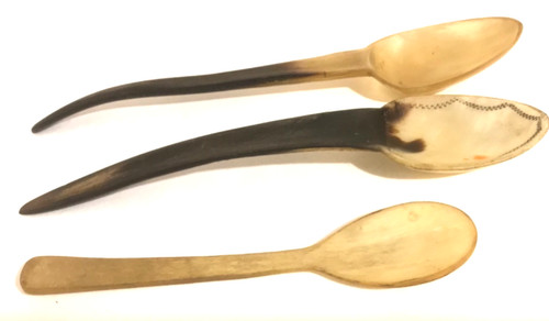 Antique lot carved horn - lot,
