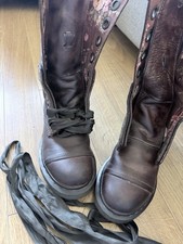 Dr. Martens Triumph Brown