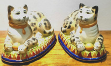 Cats Figurines Vintage Victorian Staffordshire style Multicoloured