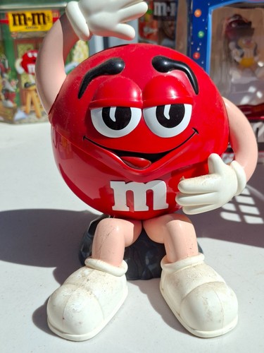 M red candy display - red,