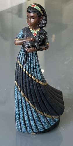 Mahogany princess figurine - mahogany,