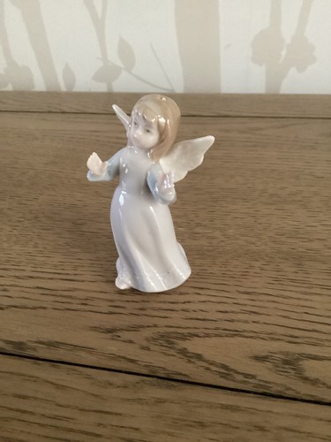Beautiful porcelain angel - ,