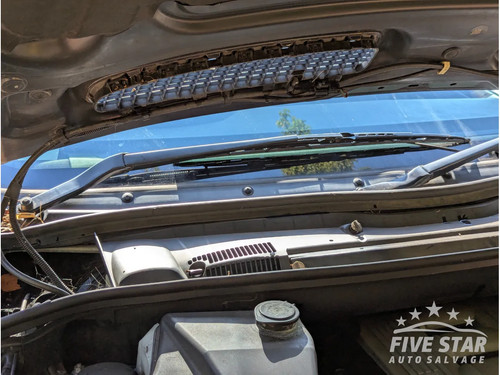 Bmw front windshield wiper - front,