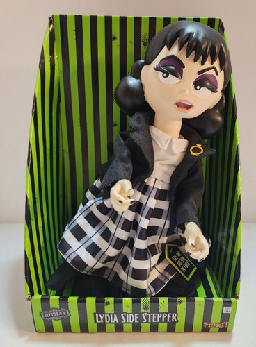 Beetlejuice lydia deetz - lydia,
