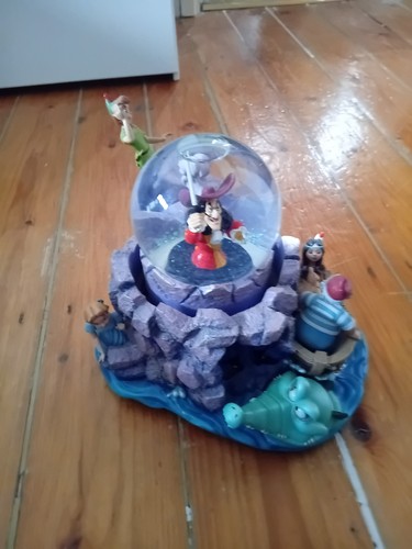 Snowglobe disney peter - peter, pan