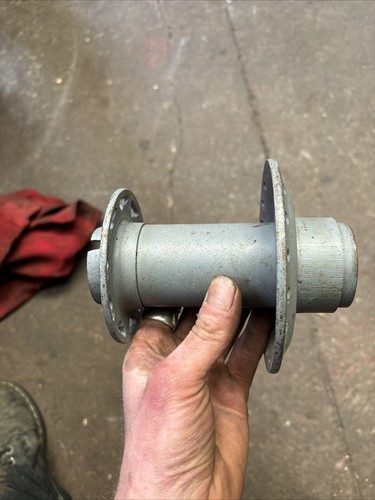 Rigid triumph rear hub - rigid,