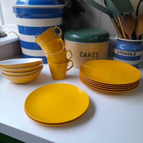 Vintage melaware set - vintage, yellow