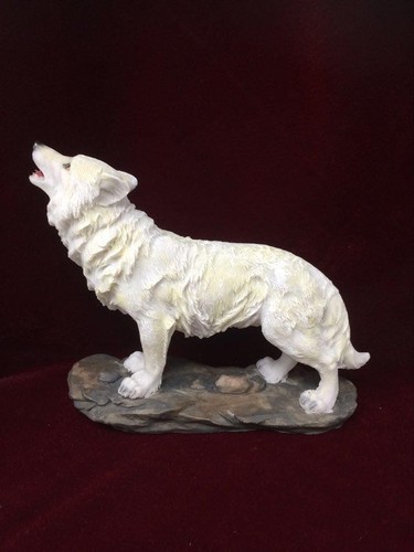 Howling wolf figurine - wolf,