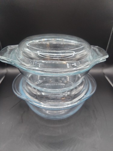 Set 5 lidded pyrex - of, 2
