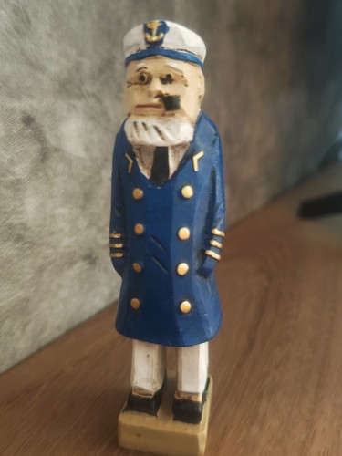 Small wooden sea captain - small,