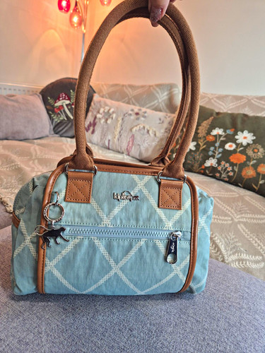 Stunning kipling blue white - stunning,