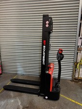 EP electric pallet stacker