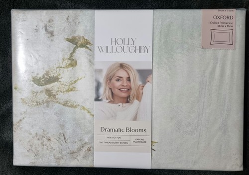 Holly willoughby dramatic - holly,