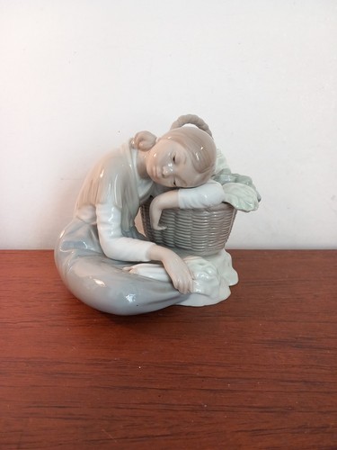 Lladro figurine girl with - lladro,