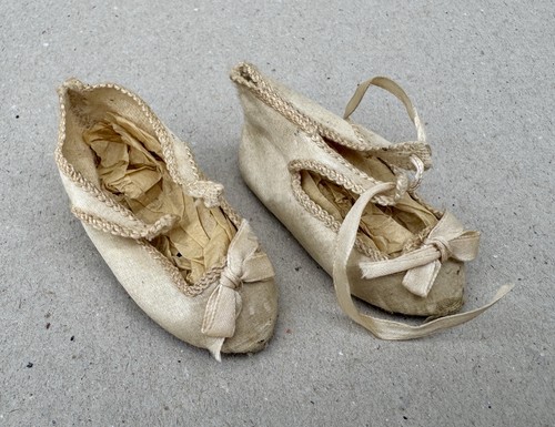 Rare unbleated silk shoes - unbleated,