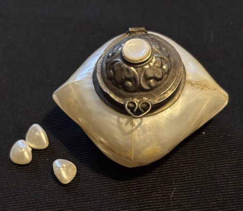 Mother pearl and - mother, of