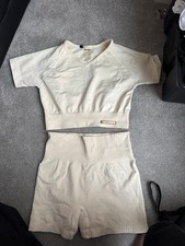 Bo tee cream, gym shorts and