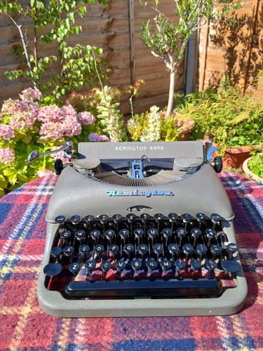 Portable typewriter remington - typewriter,