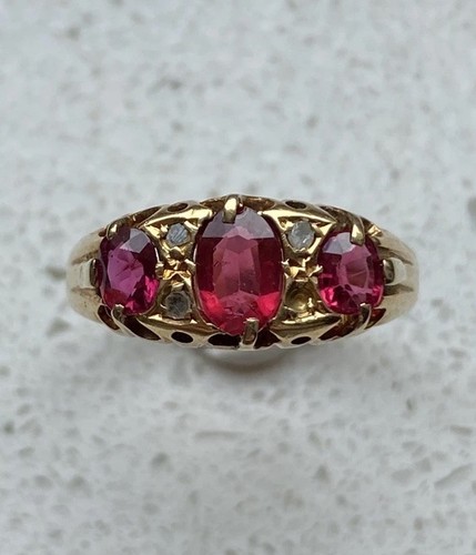 18ct gold red stone - 18ct,
