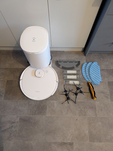 Ecovacs deebot robot - deebot,