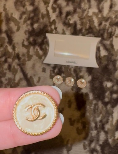 22mm vintage chanel buttons - 4x,