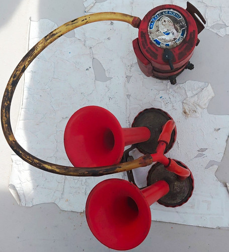 Air horns vintage 1970s - air,