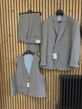 Moss Mens Tailored Fit Suit