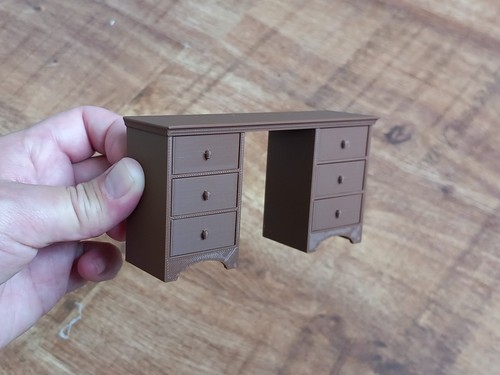 Dolls house dressing - 1:12,