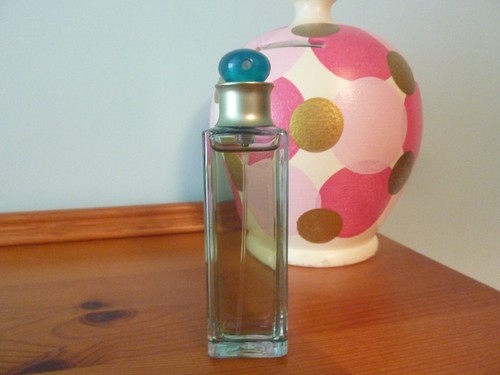 Gloria cacharel body - by,
