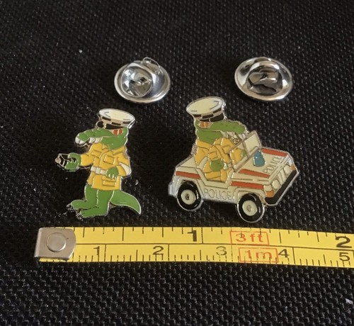 Pair crocodile traffic - pair,
