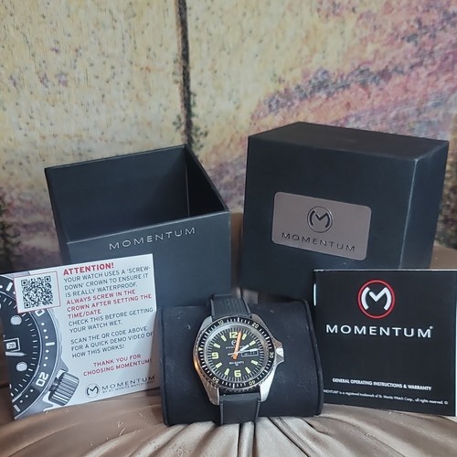 Momentum sea quartz diver - momentum,