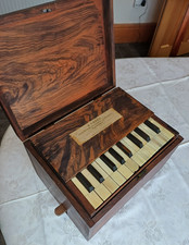 Very Rare Vintage Small Box