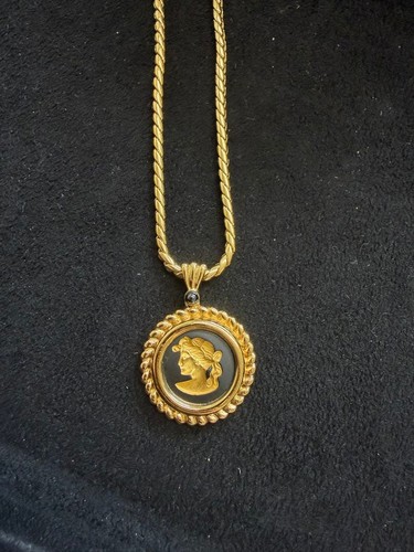 Wedgwood cameo necklace gold - wedgwood,