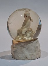 Festive Sledge Snow Globe – Winter Scene with Child on Sled, 4cm x 6.5cm