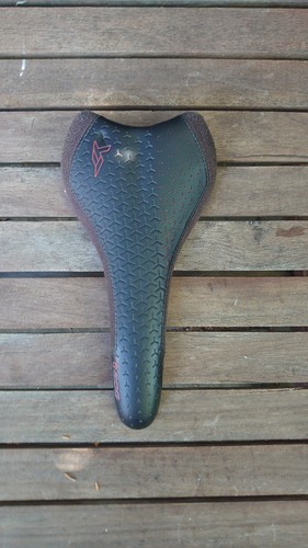 Sdg saddle and post good - and,