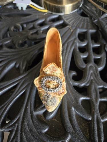Raine shoe ornament - shoe,