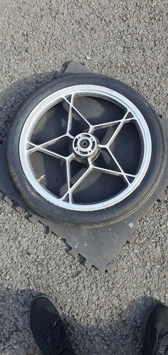 Suzuki gt250 front wheel - x7,