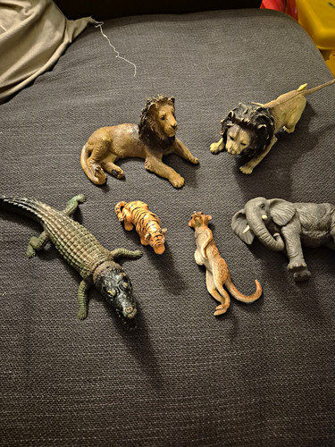 Wild animal plastic - aa,