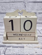 perpetual desk calendar