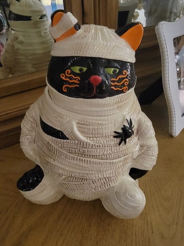 Too cute spook black cat - too,