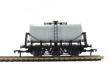 Dapol A021 6 Wheel Milk Tanker