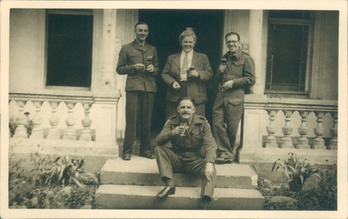 Postcard ww2 officers posing - officers,
