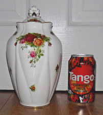 Royal Albert Old Country Roses Lidded Vase Temple Jar ~ 9” High ~ Excellent