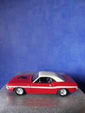 Dodge Challenger R/T Coupe 1970 in red / white, 1:24 scale car model from Maisto