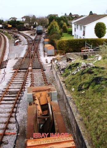 Photo railway wagon below - ,