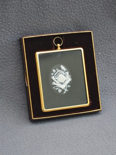 Single rose cameo form the - cameo,