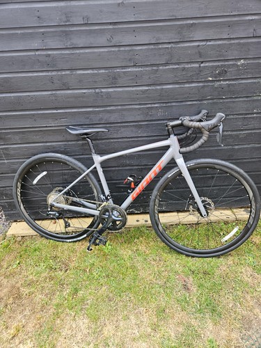 Giant full carbon contender - full,