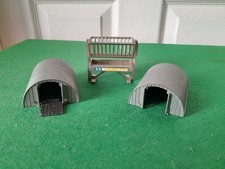 BRITAINS FARM  2 PIG STY'S/