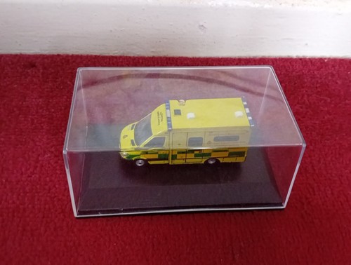 Oxford diecast ambulance - oxford,