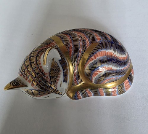 Royal crown derby sleeping - royal,